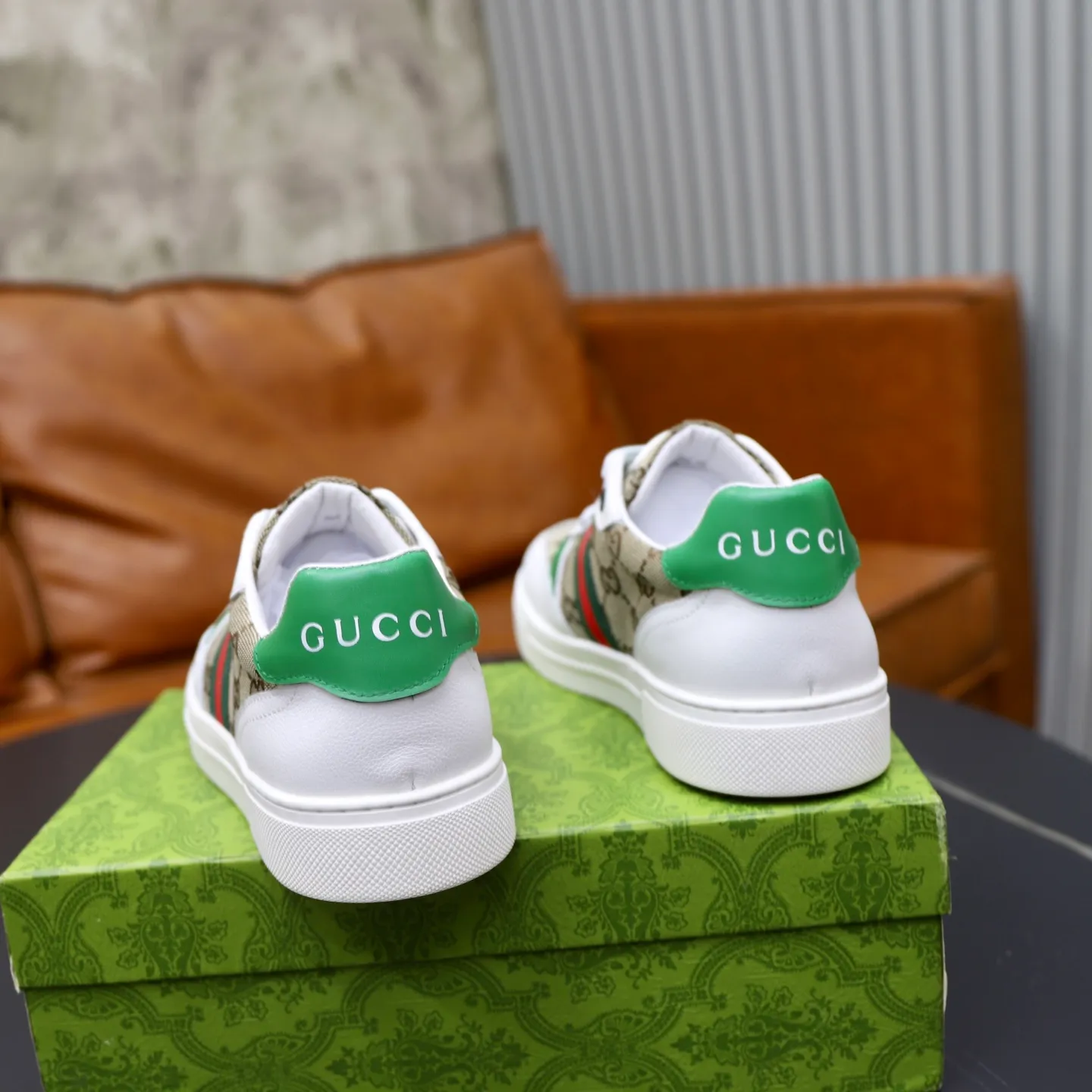 Ex-factory price: 420💰🙅‍♂️🙅‍♂️🙅‍♂️ Brand: GUCCI Standard code: 38-44 (45 customized) Grade: Same as the official website Material: Original leather splicing Comfortable and breathable sheepskin lining Original wear-resistant outsole Style category: Men's fashionable casual shoes Running sneakers Distinguished luxury brand elements Top luxury Color: actual picture color